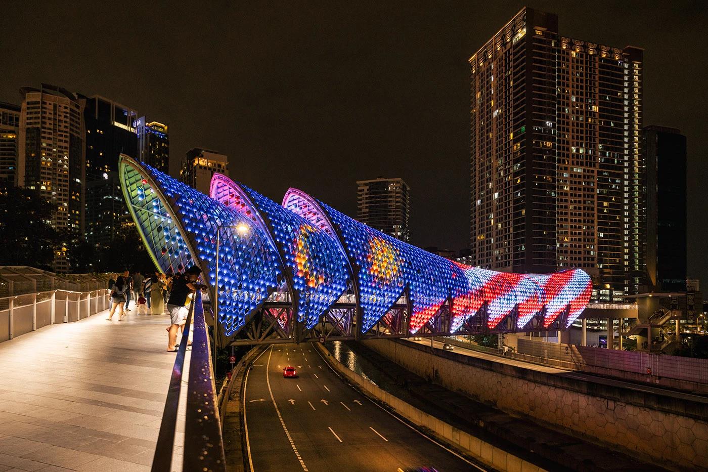 The illuminated Saloma Link pedestrian bridge at night